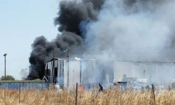 Yunanistan'da Fabrikada Patlama ve Yangın: Genç İşçi Öldü
