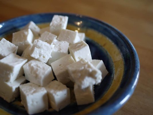 Türkiye'nin 'Feta' Taklitleri Yunanistan'ın Simge Peynirini Tehdit Ediyor