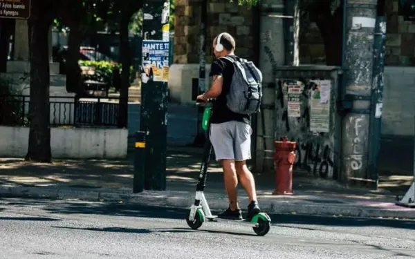 Yunanistan, gençlerin elektrikli scooter kullanmasını yasaklıyor
