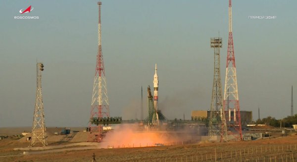ABD ve Rusya'dan Oluşan Uzay Ekibi, 8 Aylık Görev İçin ISS'e Ulaştı