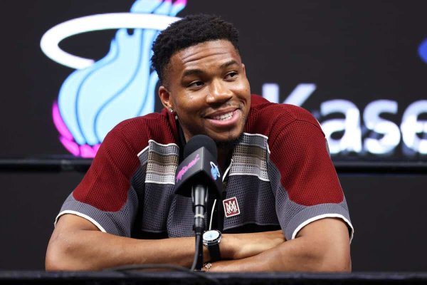 Yunan Fenomen'in Ötesinde: Giannis Antetokounmpo Çocukluğunu, Ailesini ve Korkularını Anlattı