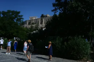 Atina'da Akropolis Yakınında Bıçaklı Saldırı: İki Amerikalı Turist Yaralandı