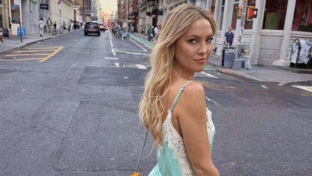 Kate Hudson’ın Yunanistan Tatilinde Göz Alıcı Bikini Pozları