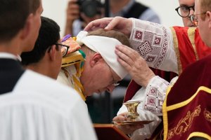 Papa XIV. Leo'ya Rağmen Gelenekçiler Latin Ayiniyle Piskopos Kutsadı: Bölünme Riski