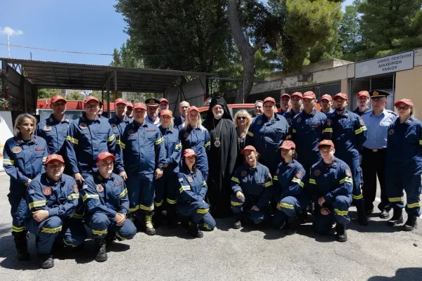 Amerika Başpiskoposluğu'ndan Yunanistan'a İtfaiye Aracı Bağışı