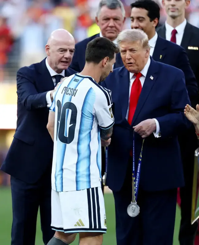 Duygu Dolu An: Messi, Arjantinli Taraftarlar Adını Haykırırken Gözyaşlarına Boğuldu