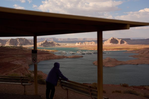 Lake Powell Küçülüyor, Marinalar Azalan Su Seviyelerine Uyum Sağlıyor