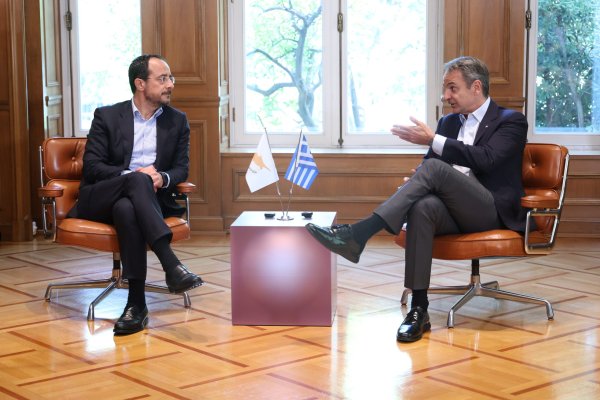 Yunanistan Başbakanı Mitsotakis, Kıbrıs Cumhurbaşkanı Christodoulides'i Destekledi