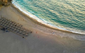 Yunanistan Plajlarda Denetimi Artırdı: Drone'lu Takip ve 1000 Euro'ya Kadar Ceza