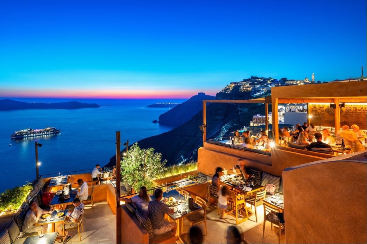 Santorini'de Rizes Gastro Taverna ve Santo Wines'tan Özel Gastronomi Gecesi