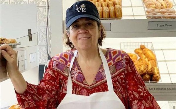 Brooklyn'in Efsanevi Pastanesi Peter Pan Donut'un Sahibi Donna Siafakas Hayatını Kaybetti