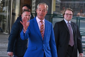 Nigel Farage'ın Dramatik İstifası ve Siyasi Hamlesi Hakkında Bilinmesi Gerekenler