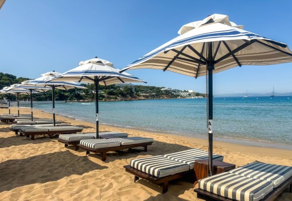 Atina'da Plaj Keyfi Günde 100 Euro'ya Çıktı