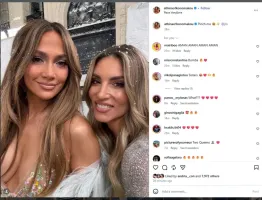 Yunan Aktris Athina Oikonomako, Jennifer Lopez'le Poz Verdi: 'Çimdikleyin Beni'