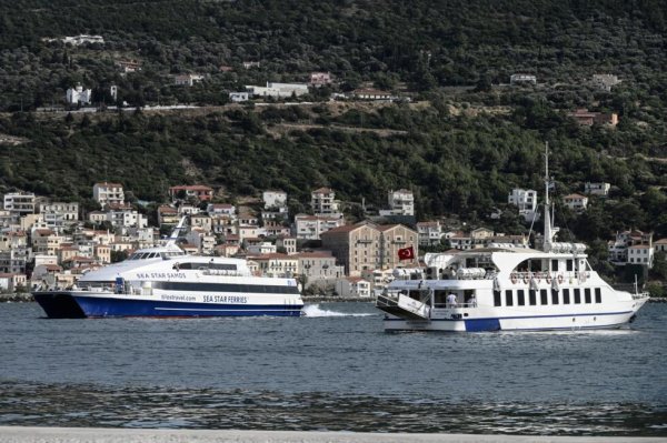 Yunanistan'ın 'Kapı Vizesi' Türklere Ege Adaları'nın Kapısını Açtı