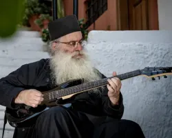 Yunanistan'da Doom Metal Çalan Rahip