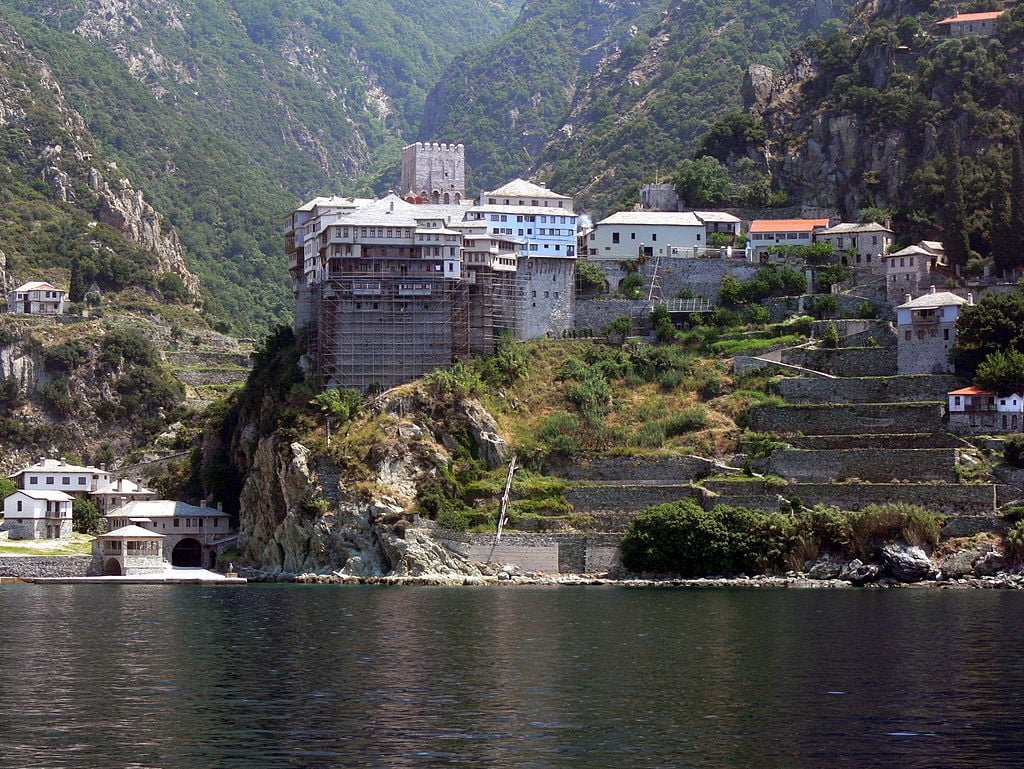 Aynaroz Dağı: Yunanistan'da Zamanın Durduğu Manastır Topluluğu