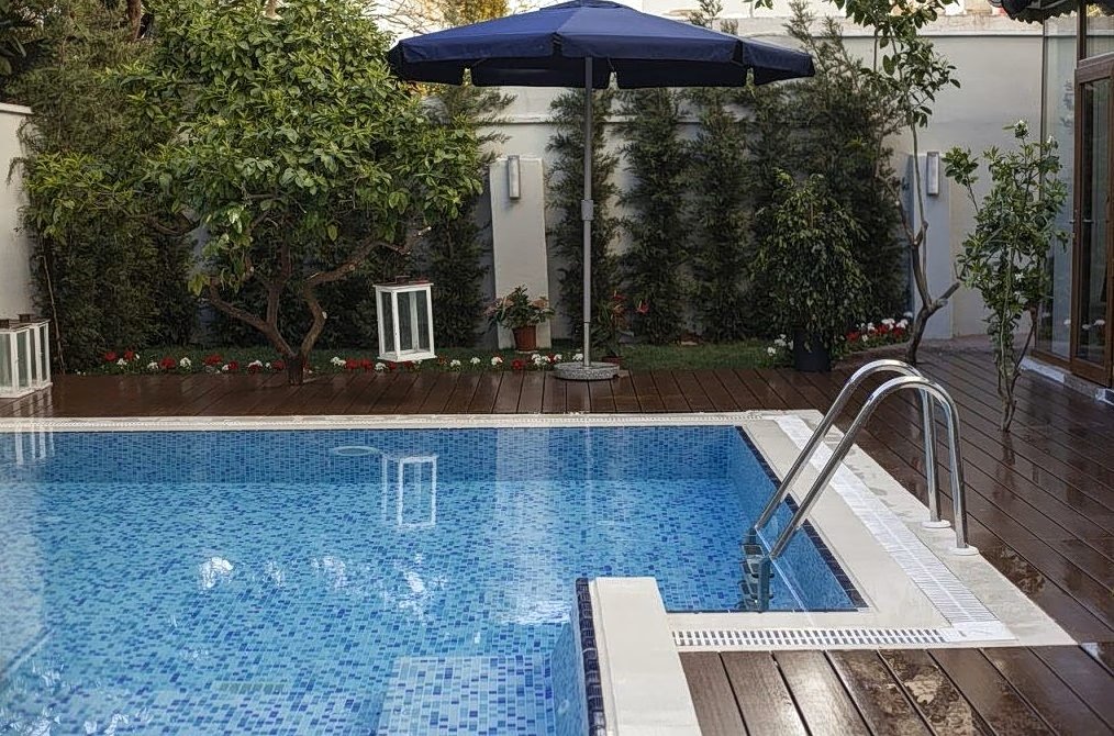 6 Yaşındaki Çocuk Güney Yunanistan'da Özel Havuzda Boğuldu