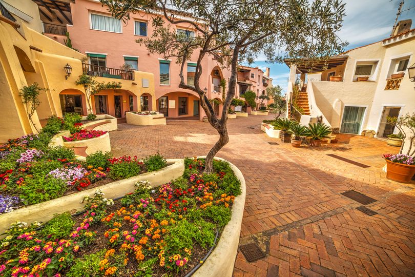 Sardunya, Porto Cervo'da çiçek tarhları