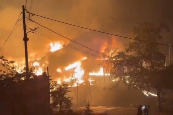 Yunanistan'daki Orman Yangınıyla Mücadele Sürüyor
