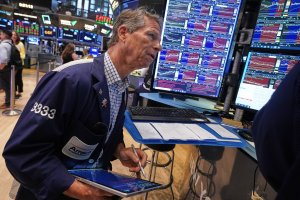 Dow Rekor Kırdı, Wall Street Yükseldi ama Yapay Zeka Hisseleri Endeksleri Karmaşık Kıldı