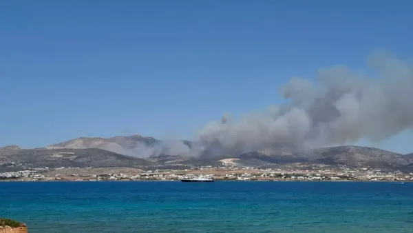 Paros Adası'ndaki Yangın Nedeniyle several Yerleşim Yerlerinden Evacuation Yapıldı