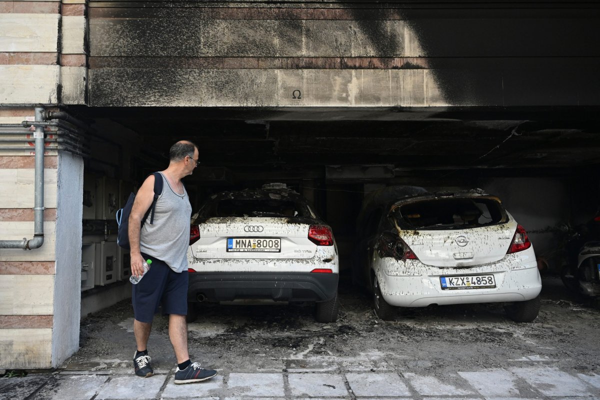 Yunanistan Terörle Mücadele Polisi, Siyasetçinin Annesini Öldüren Bombalı Saldırıyla İlgili 3 Kişiyi Tutukladı