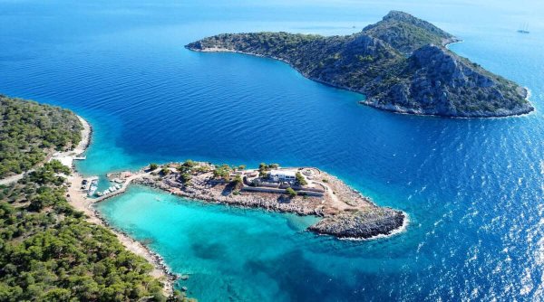 Yaz Aylarında Yalnız Seyahat Edenler İçin En İyi 5 Yunanistan Rotası