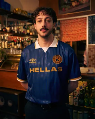 Umbro'nun Yunanistan'dan İlham Alan Yeni Forması, Yunan-Avustralya Futbol Mirasını Kutluyor