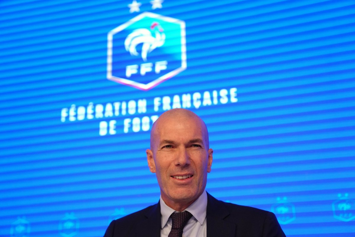 Duygusal Zinedine Zidane Fransa'nın Başına Geçerek 'Hayalini' Gerçekleştirdi