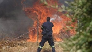 Yunanistan, Paros'ta Güçlü Rüzgarlar Nedeniyle Yangın Alarmını Yükseltti