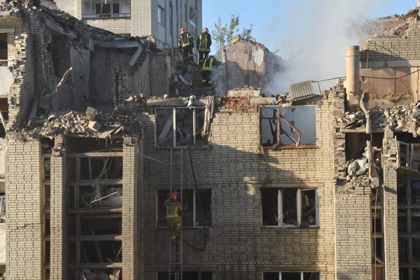 Rusya'nın Ukrayna'ya Saldırılarında 9 Kişi Öldü, Bir Füze Polonya'ya Düşünce NATO Savaş Uçaklarını Havalandırdı