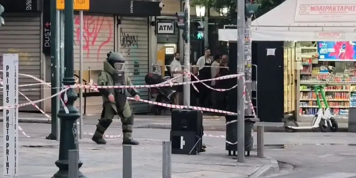 Atina'da Şüpheli Bavul Alarmı: Bomba İmha Ekibi Olay Yerinde