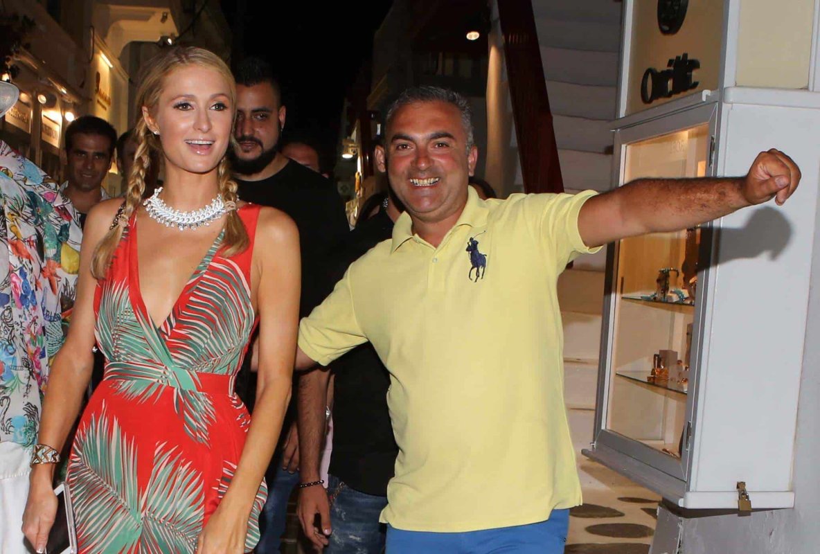 Mykonos'un Yunan Paparazzisi: Ünlülerin Peşinde, FBI'ın Takibinde