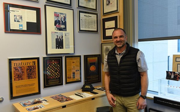 NY Post ve Milken Center, Ünlü Hekim-Bilim İnsanı George Yancopoulos'u Öne Çıkarıyor