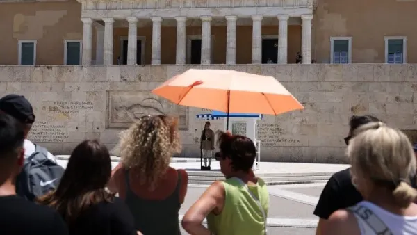 Yunanistan 41°C'ye Hazırlanıyor: Atina Yakınlarındaki Yangın Kontrol Altına Alındı