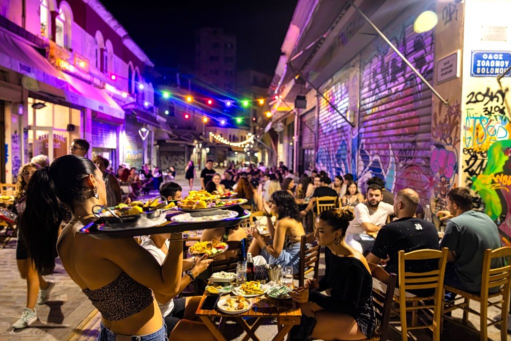 Yunanistan'da Herkes Neden Akşam 10'dan Sonra Yemek Yiyor?