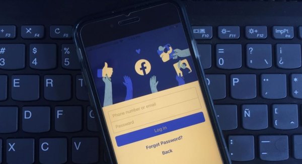 Facebook Çok Sayıda Ülkede Büyük Bir Kesinti Yaşadı