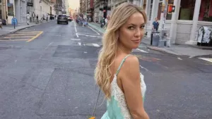 Kate Hudson'ın Yunanistan Tatilinde Cesur Mayo Kombinleri Göz Kamaştırdı