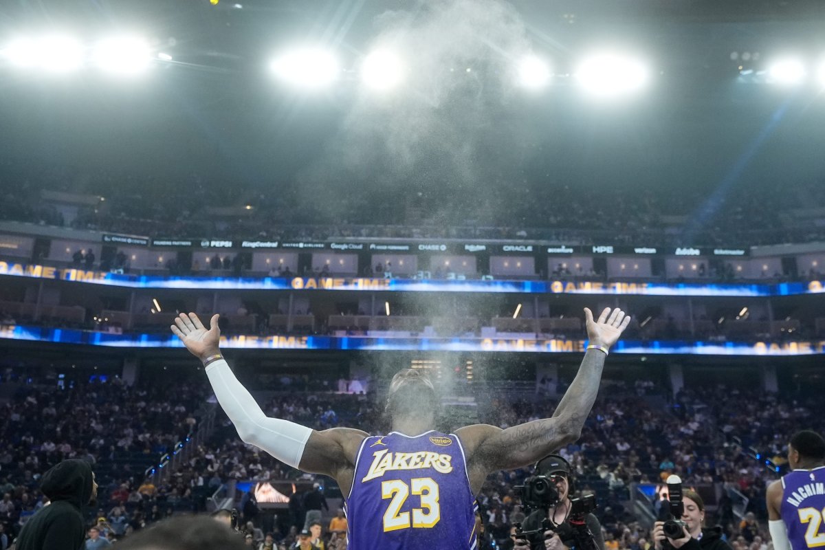 LeBron James Perşembe Günü New York'taki Fanatics Fest'te Konuşacak, NBA Kararını Bekliyor