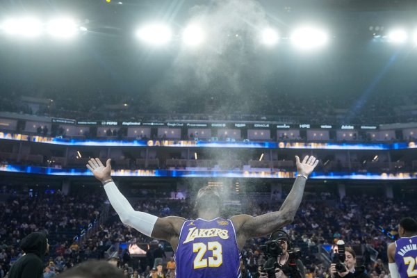 LeBron James Perşembe Günü New York'taki Fanatics Fest'te Konuşacak, NBA Kararını Bekliyor