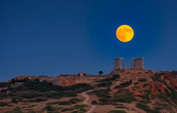 Noctourism: Yunanistan Gece Seyahati İçin Neden Mükemmel Bir Destinasyon?