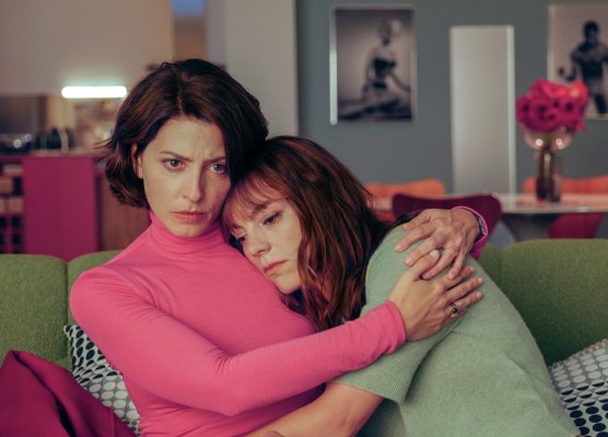 Acı Noel: Pedro Almodóvar'ın Kintsugi Yolculuğu