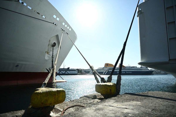 Yunanistan'da Feribot Kaptanı Yolcu Fazlalığı ve Güvenlik İhlali Nedeniyle Tutuklandı