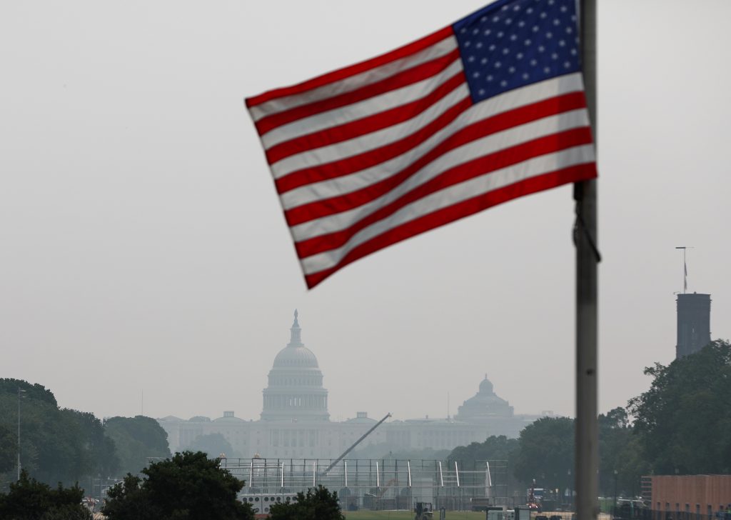 Orman yangını dumanı Washington'da ABD Kongre Binası'nı kaplıyor