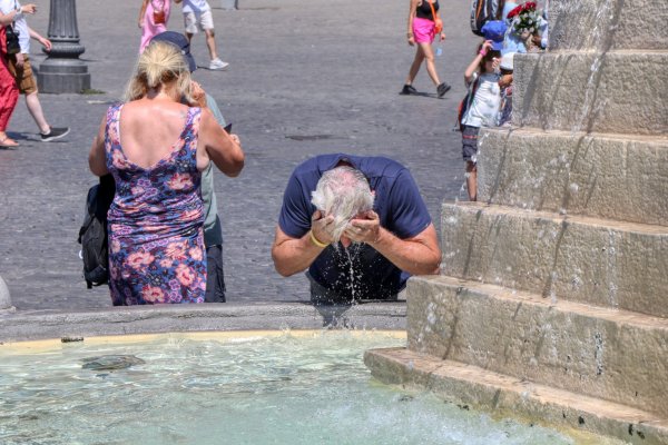 Yunanistan'da Sıcak Hava Dalgası: 41°C Kaydedildi, Zirve Çarşamba Günü Bekleniyor
