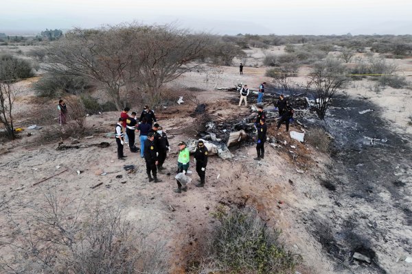 Avrupalı Turistleri Taşıyan Uçak Peru'da Düştü: Nazca Çizgileri Turunda 13 Kişi Hayatını Kaybetti