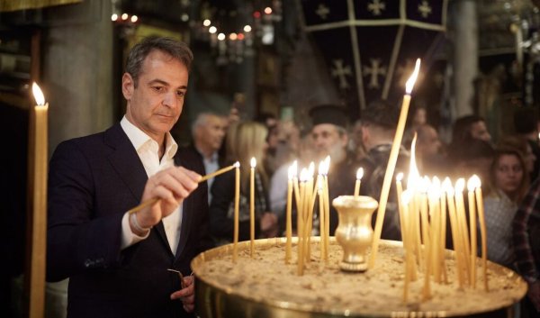 Yunanistan Başbakanı Mitsotakis, Chania'da Tanrısal Liturjiye Katıldı