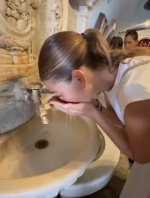 Maria Menounos, Tinos'taki Hac Yolculuğunu Paylaşıyor