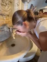 Maria Menounos, Tinos'taki Hac Yolculuğunu Paylaşıyor
